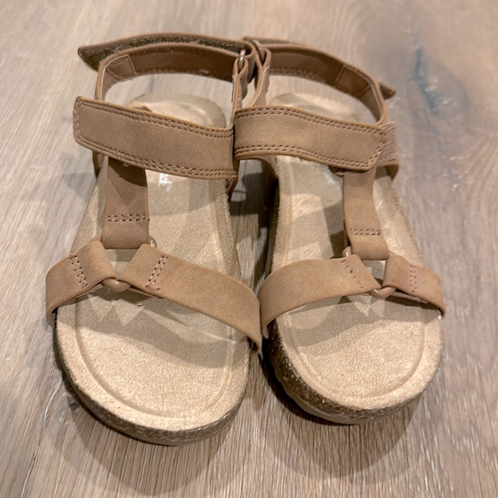 Cat & Jack size 9 toddler boys never worn sandals